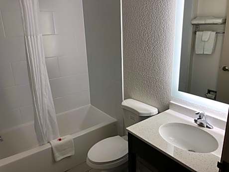 Queen Room - Mobility Access/Non-Smoking