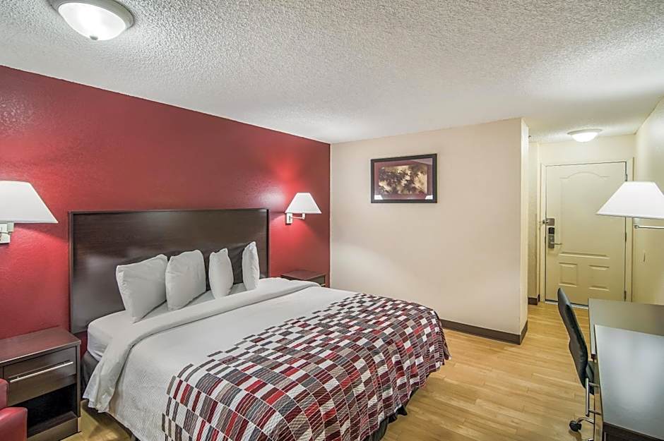 Red Roof Inn & Suites Pensacola East - Milton