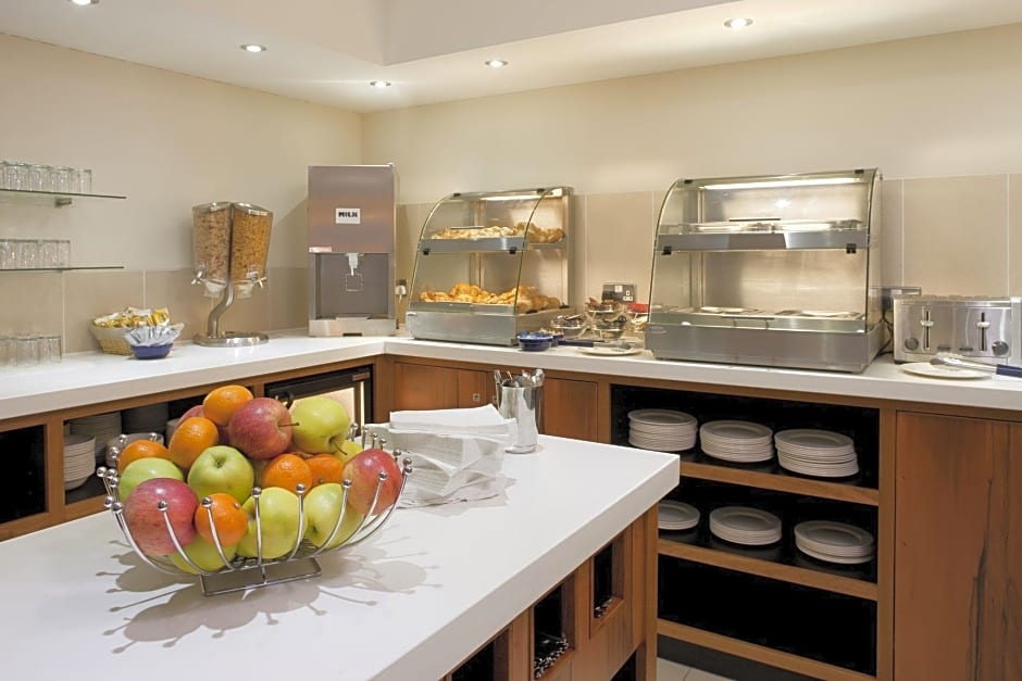 Holiday Inn Express London Gatwick Crawley By IHG