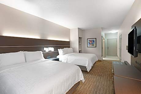 2 Queen Beds Standard Mobil Access Tub