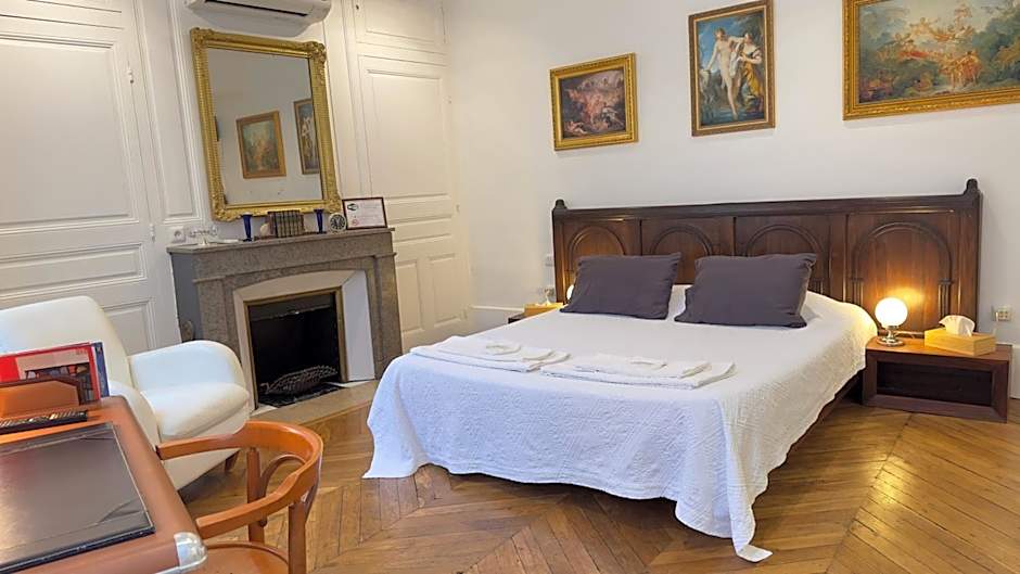 Chambre de charme au coeur du vieux Valence - Confort & Calme
