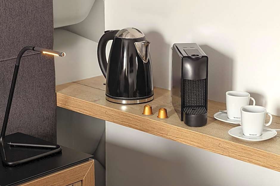 4 SMART HOTEL