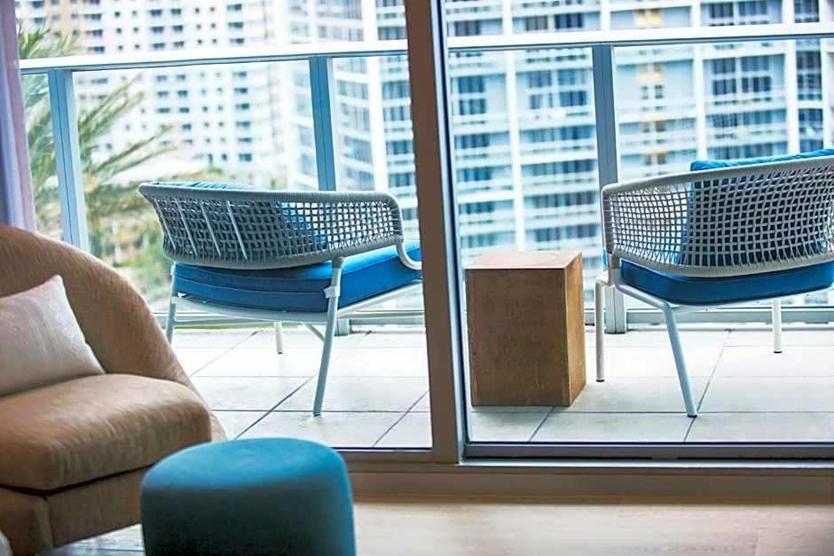 Photo 1 of 5 of 1 King Bed, Water View, High Floor