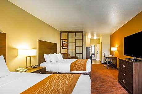 Queen Suite with Two Queen Beds