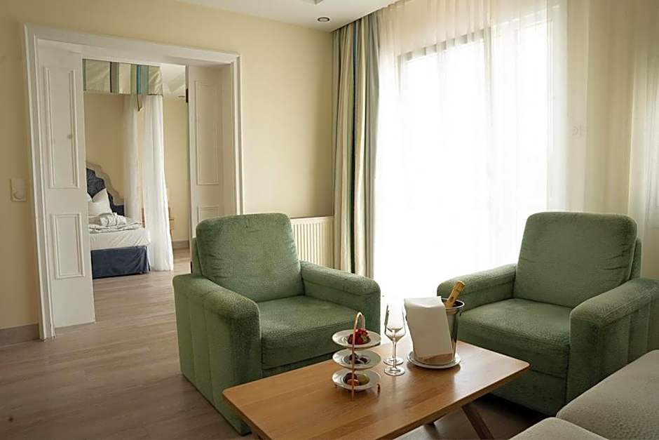 MAXIMILIAN Grand Hotel