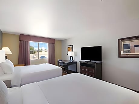 2 Queen Beds