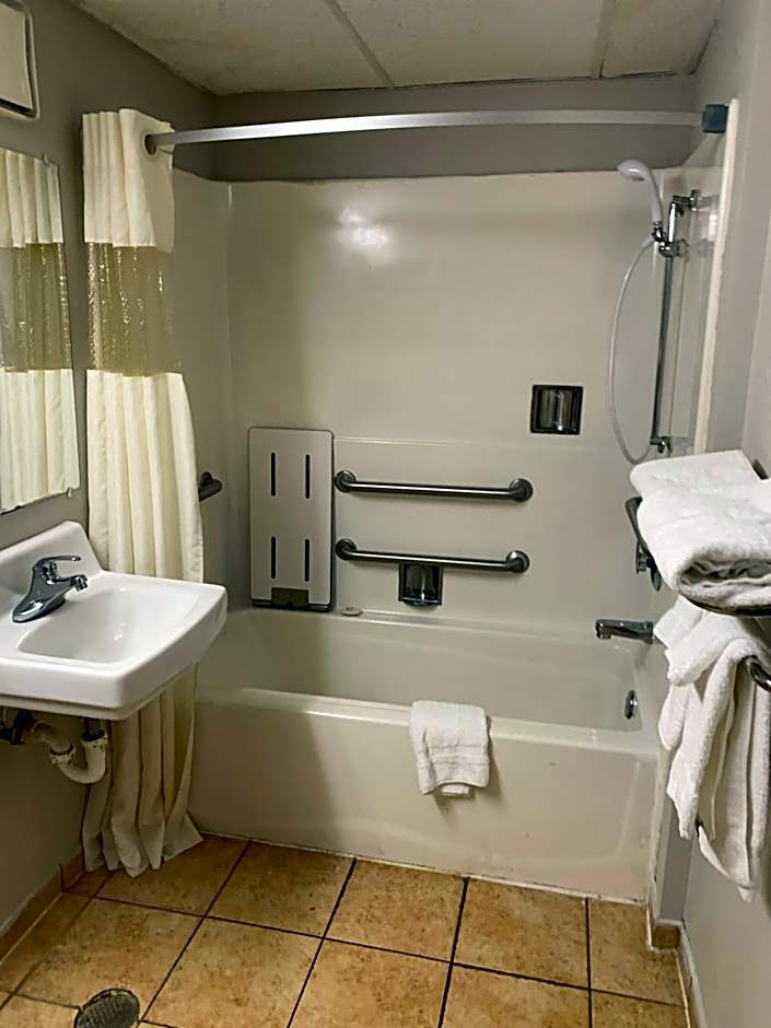 Days Inn by Wyndham Louisville Airport Fair and Expo Center