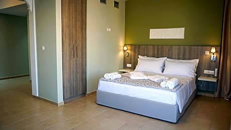 Deluxe Double Room with Pool View