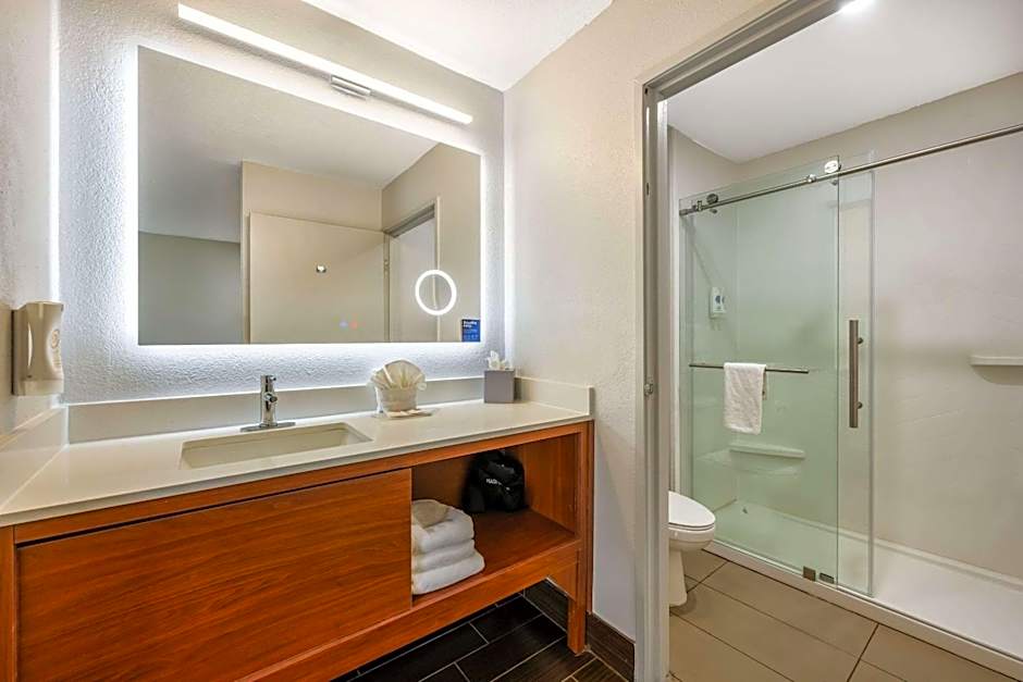 Comfort Suites Omaha East-Council Bluffs