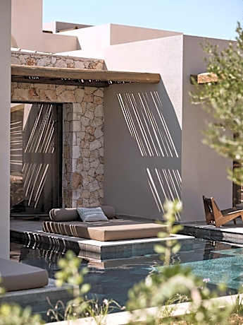 Junior Suite with shared pool