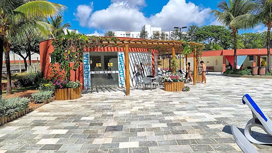 Frente ao Parque da Lagoa Quente Entrada NÃO INCLUSA Aptos Particulares com varanda