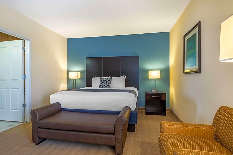 Best Western Plus Lytle Inn And Suites