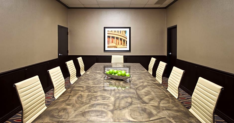 Embassy Suites by Hilton Dulles Airport