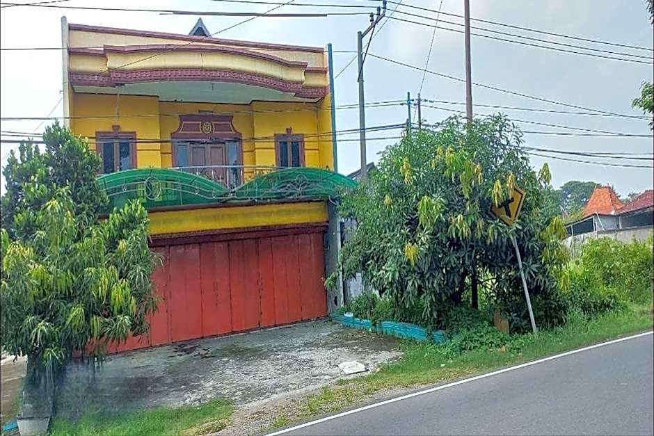 OYO 93769 Setia Budi Guest House 2