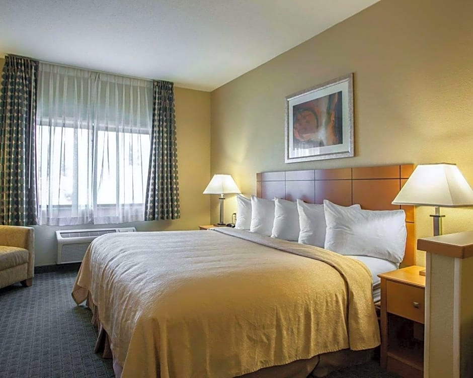 Quality Inn near I-72 and Hwy 51