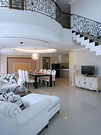 Duplex Three-Bedroom Suite