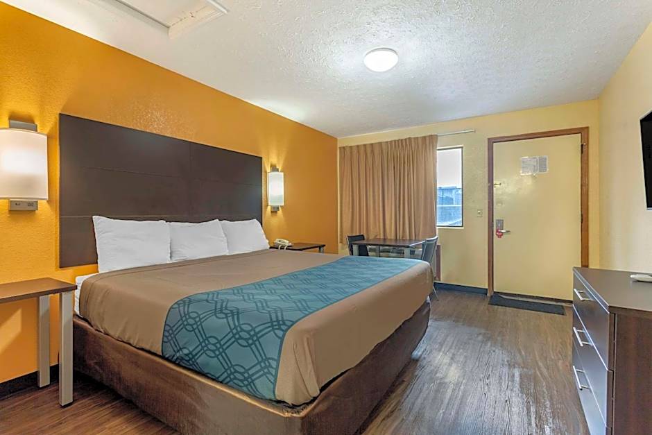 Econo Lodge North