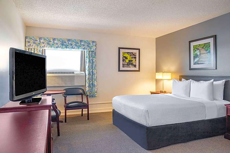 Days Inn & Conference Centre by Wyndham Camrose Norsemen