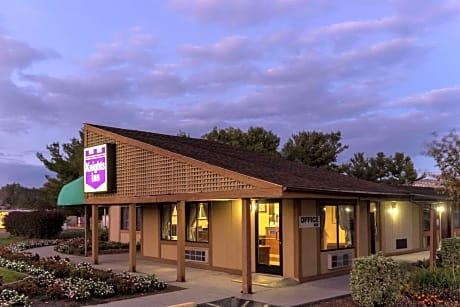 Knights Inn Martinsburg