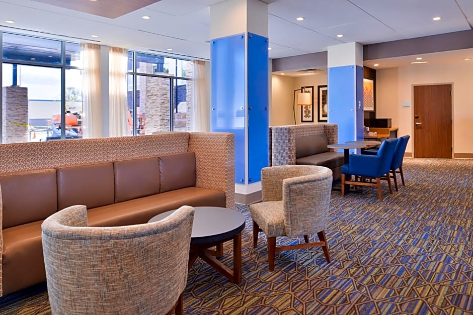 Holiday Inn Express and Suites - Mall of America - MSP Airport By IHG