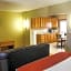 La Huerta Inn & Suites
