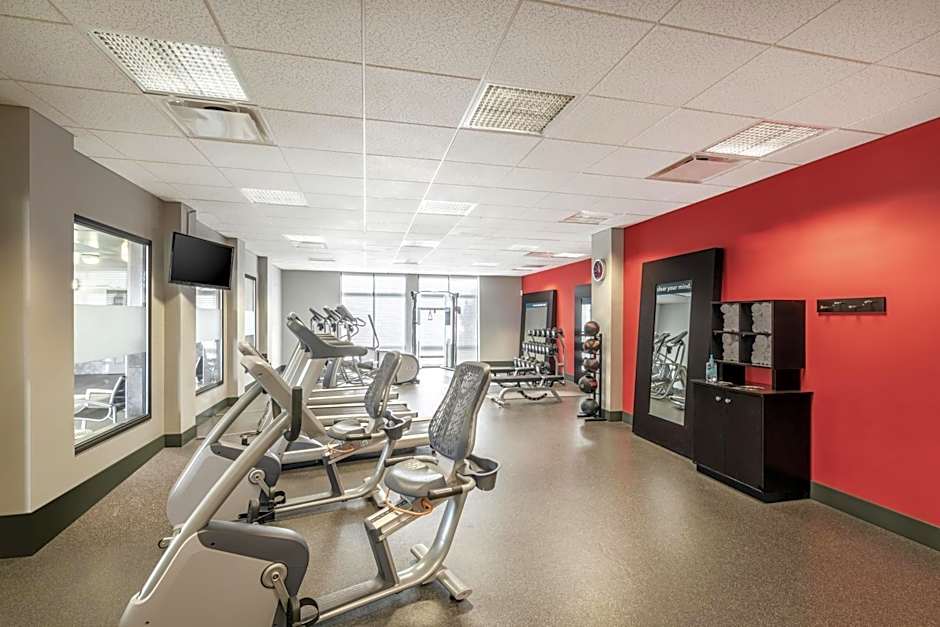 Hampton Inn & Suites Roanoke Airport