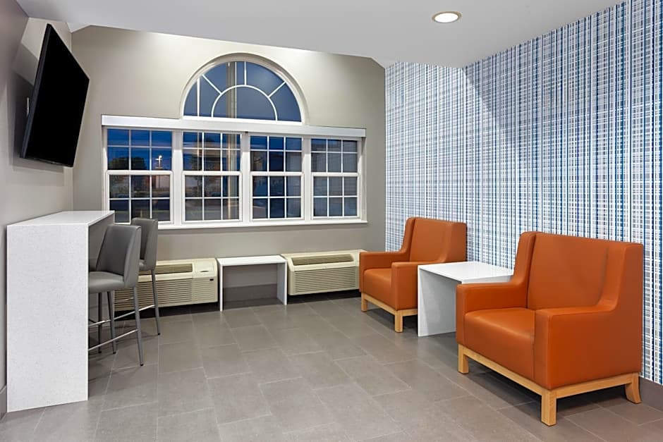 Microtel Inn & Suites by Wyndham Janesville