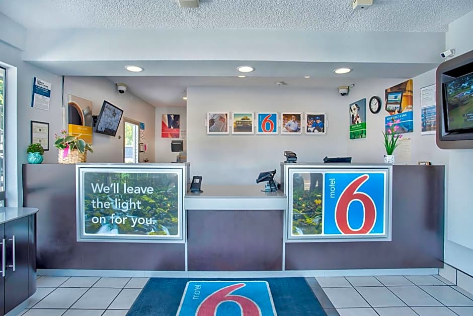 Motel 6-Salem, OR