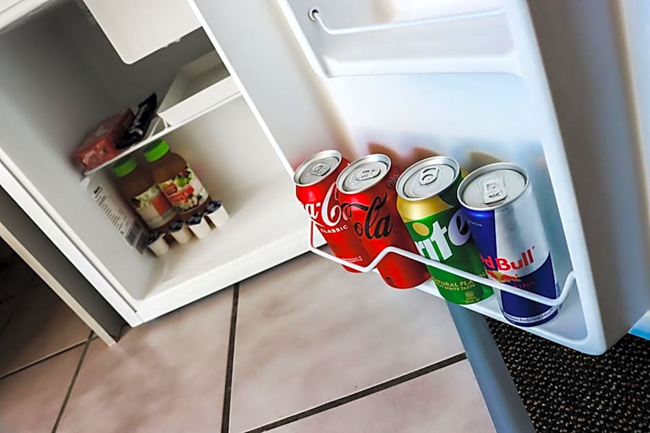 Kennedy Drive Boutique Motel - Close To City Centre & Airport