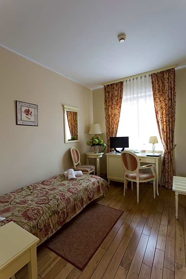 Villa Estera - Hotel & Restauracja