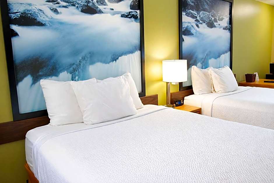 Super 8 by Wyndham Antigo