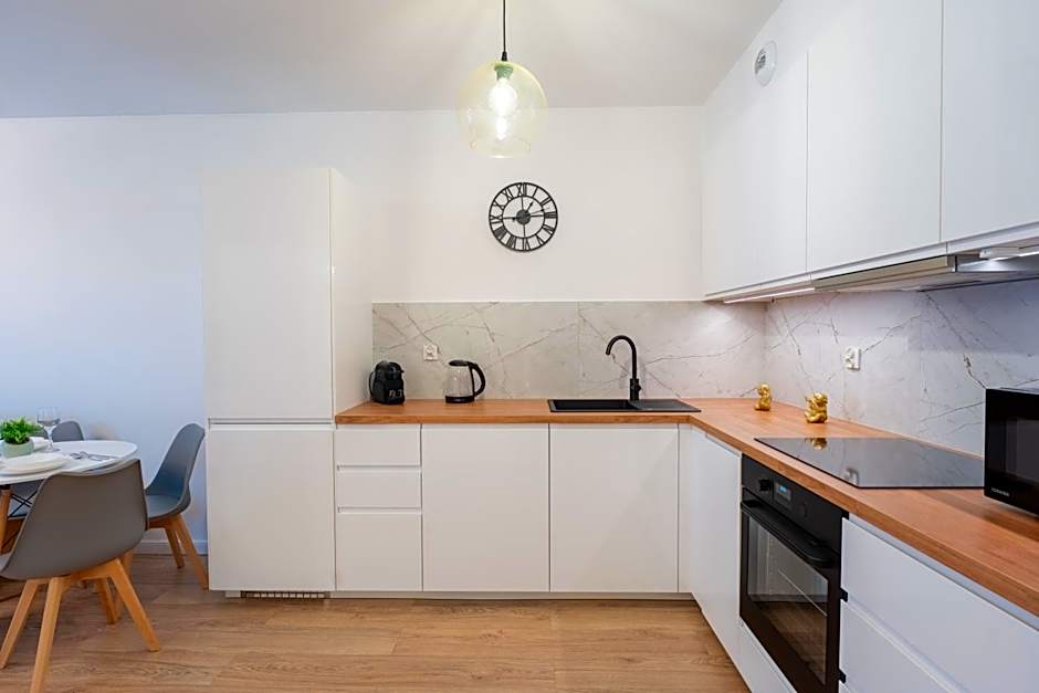 Pure Rental Premium Apartments - Free Parking & AC