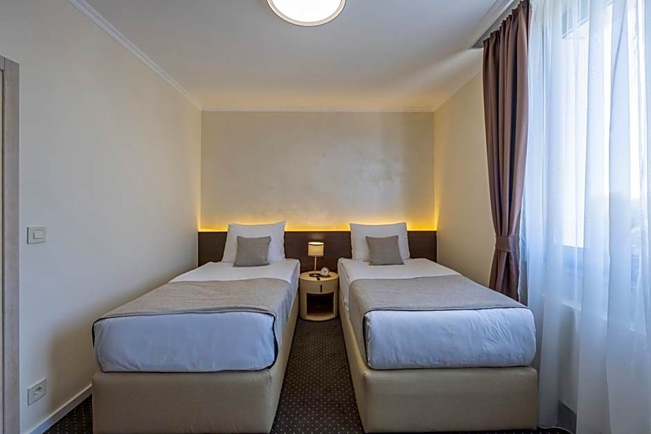 Nobel West Hotel