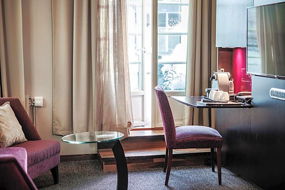 Home Hotel Folketeateret