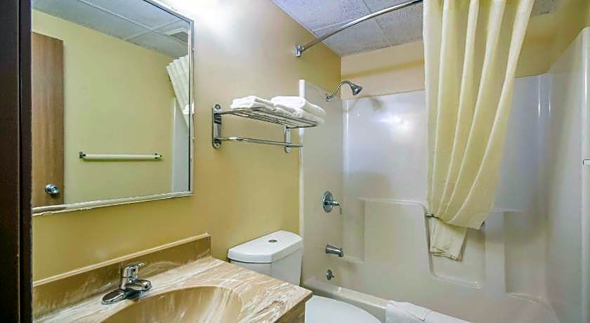 Econo Lodge Lansing - Leavenworth