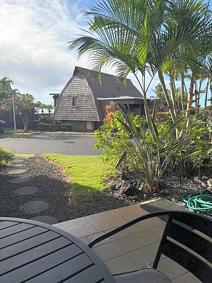 Beachfront 1 Bedroom Condo with Private Beach, Pool, Hot Tub