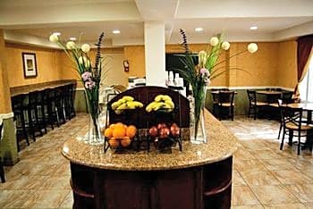 Best Western Plus Raffles Inn & Suites