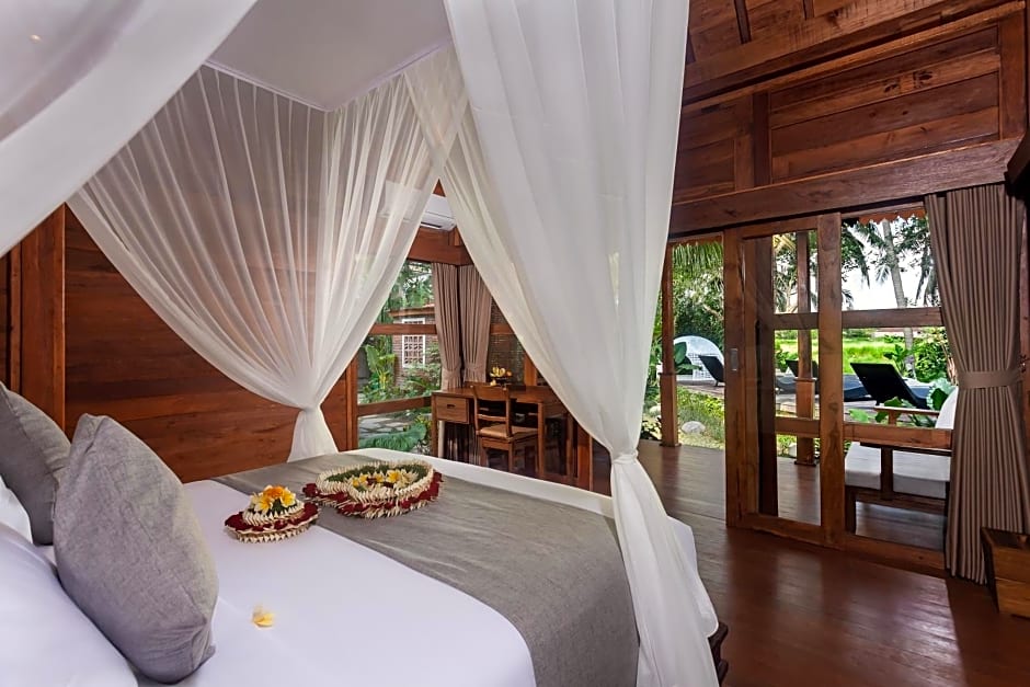 Berlima Wooden Lodge by Pramana Villas