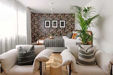 The Lizzy - Suite with King Bed