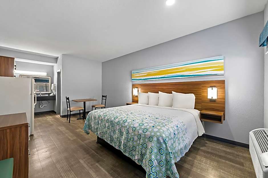 HomeTowne Studios San Antonio E - Frost Bank Center