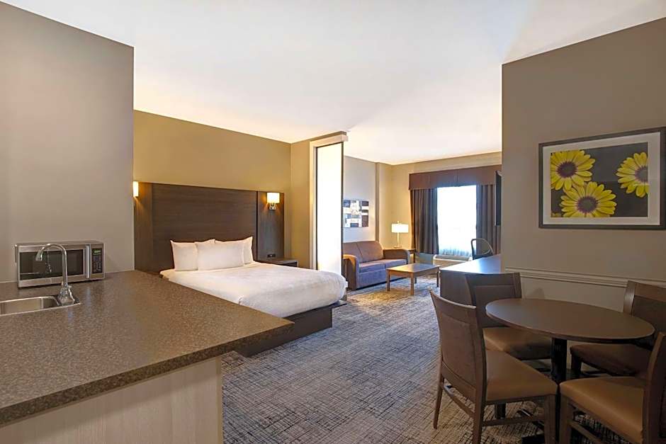 Days Inn & Suites by Wyndham Warman