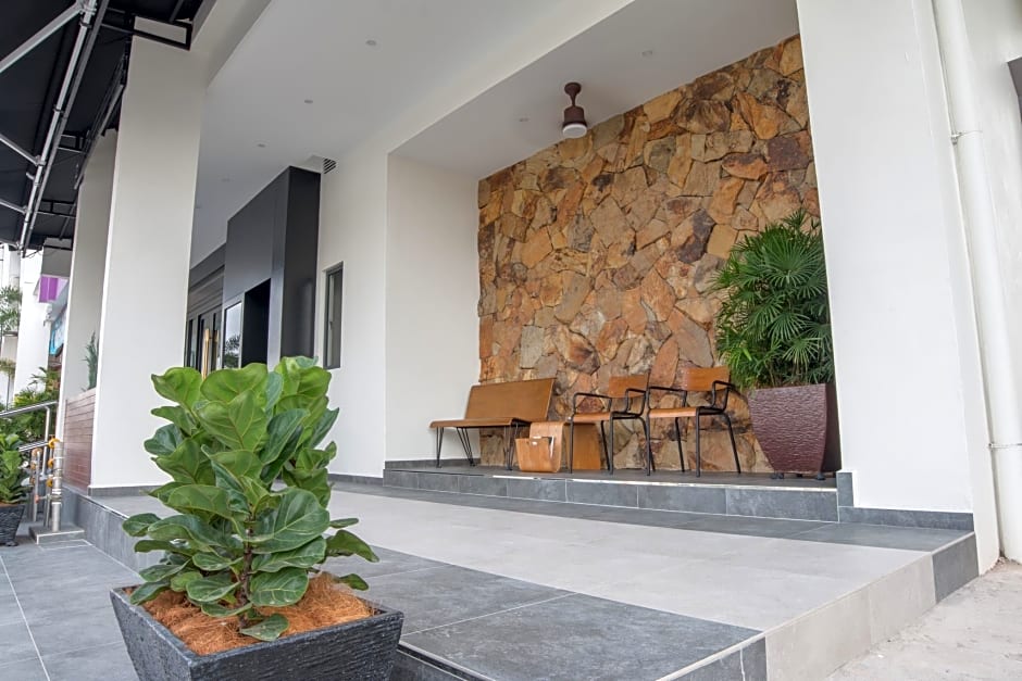 Redpine Boutique Hotel