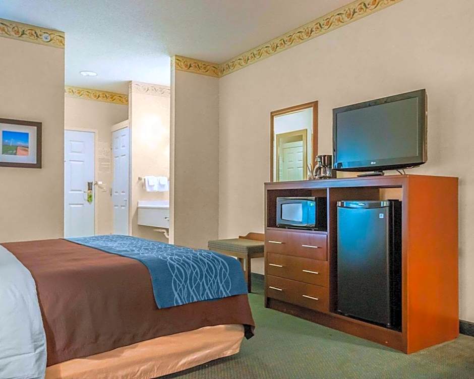 Quality Inn & Suites Dixon Near I-88
