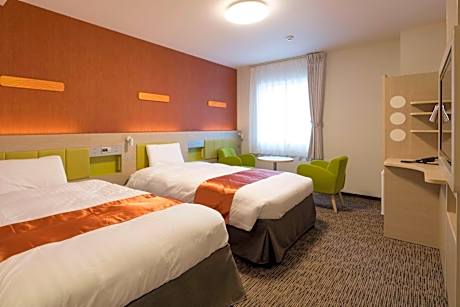 Family Room with Two Single Beds - Nonsmoking