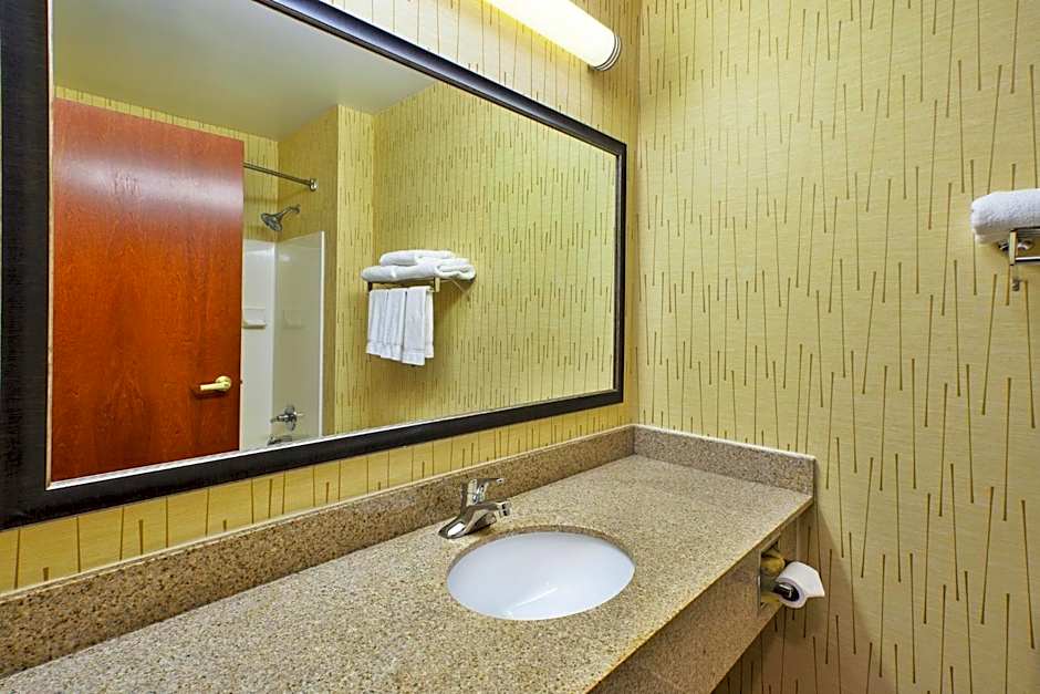 Holiday Inn Express Hotel & Suites - Belleville Area By IHG