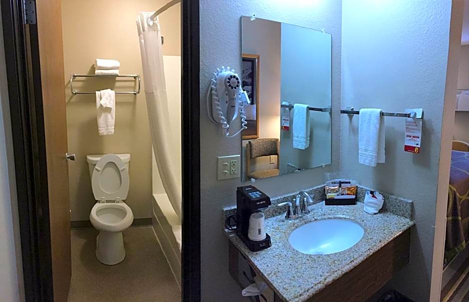 Super 8 by Wyndham Dillon