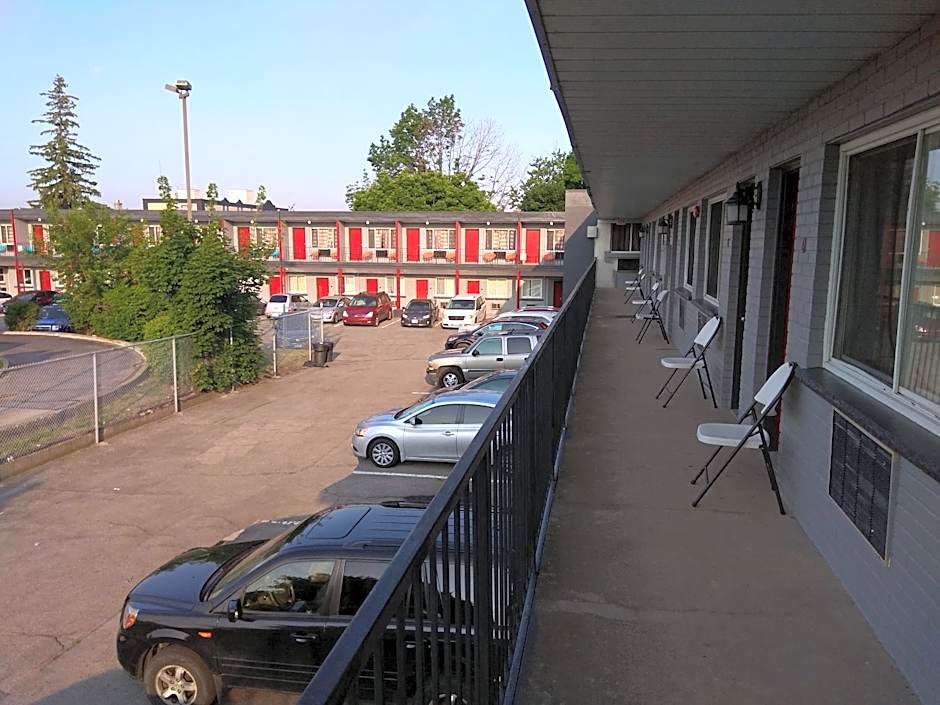 6267 Persepolis Inn