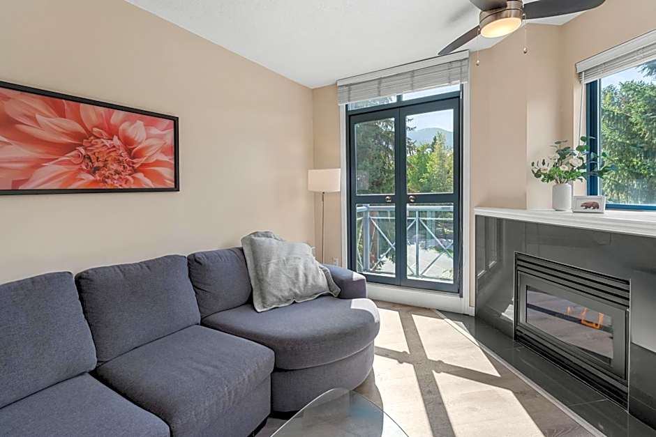 Alpenglow Lodge Two Bedroom Apartment by MVA