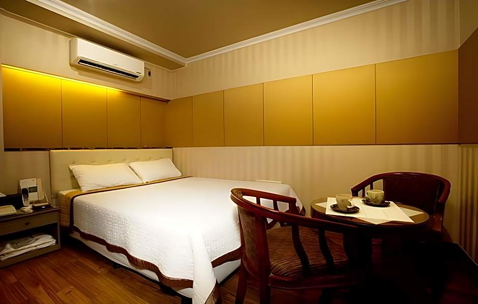 Elin Hotel