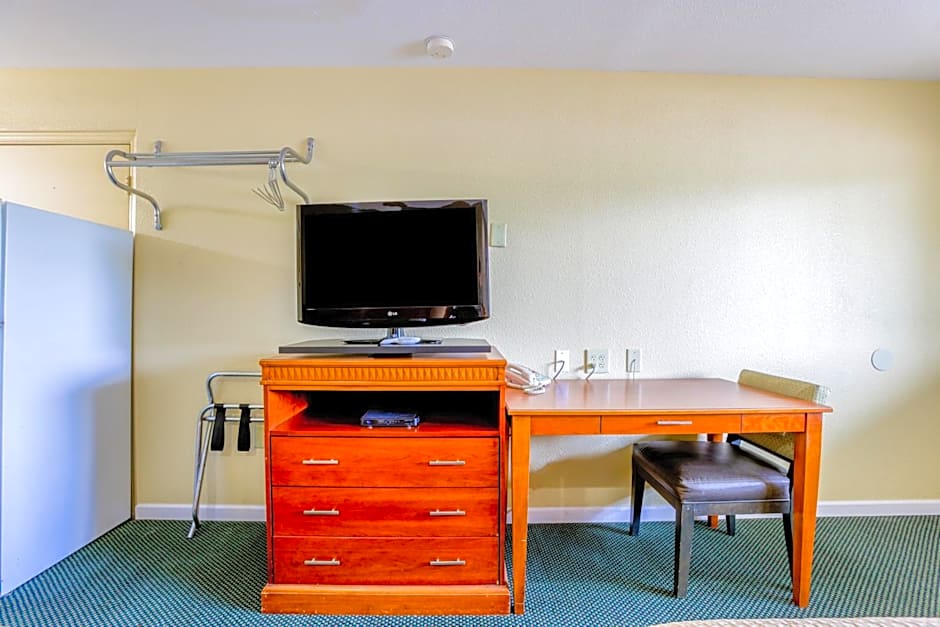 Budget Inn By OYO Natural Bridge I-81